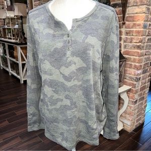 June and Delancey Long Sleeve Camo Shirt Sz xl